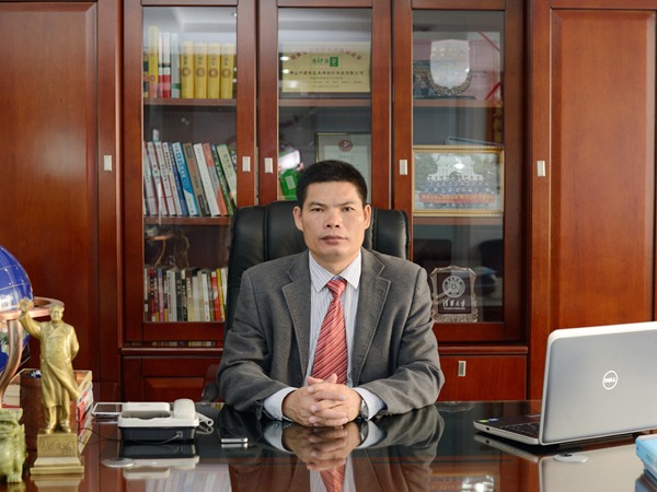 熊猫体育董事长-黄日荣